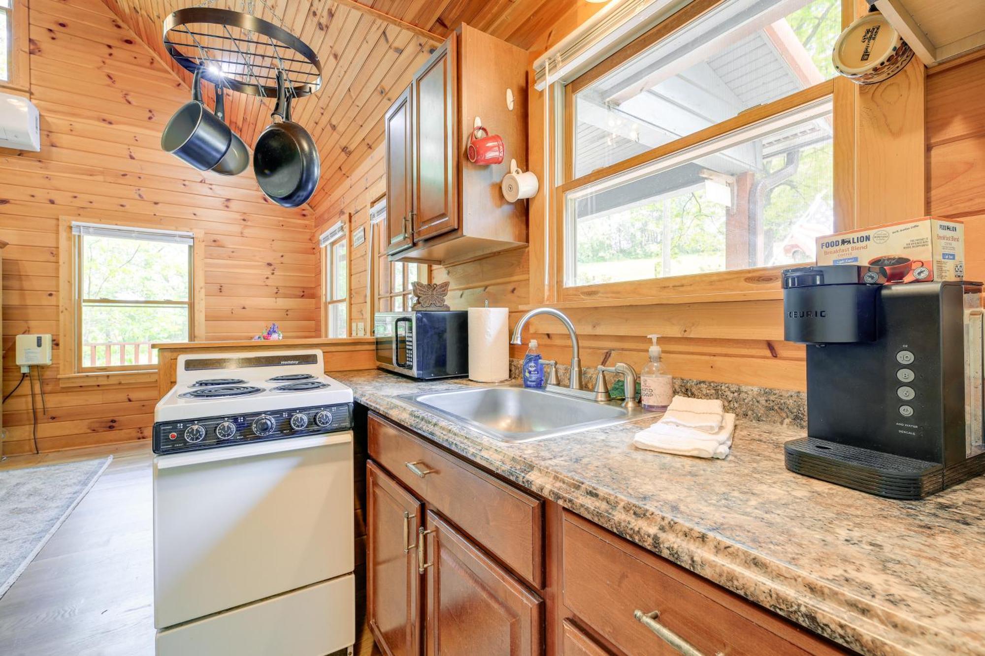 Quaint Blue Ridge Cabin Rental With On-Site Stream! Sparta Buitenkant foto